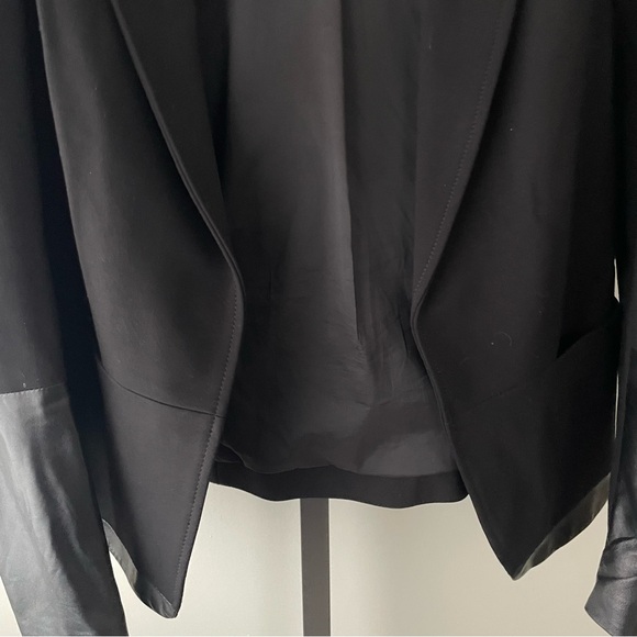 Danier Leather Open Blazer Suit Jacket Zipper Cuffs Black Womens Size Small - Picture 4 of 9